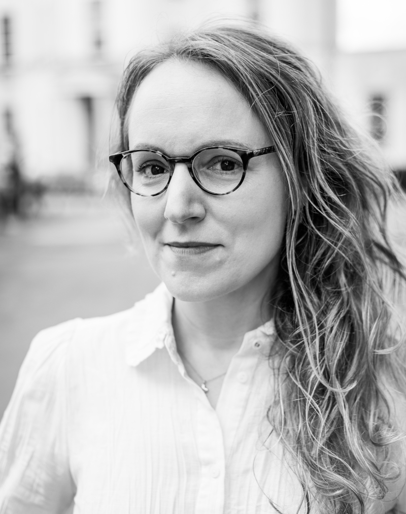 Mia Kos, leadership coach, headshot